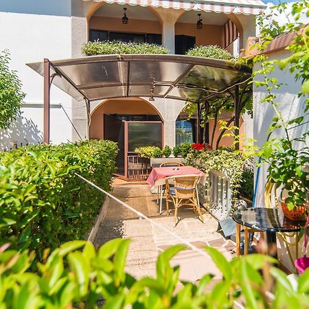 Apartment Vilma Funtana Exterior photo