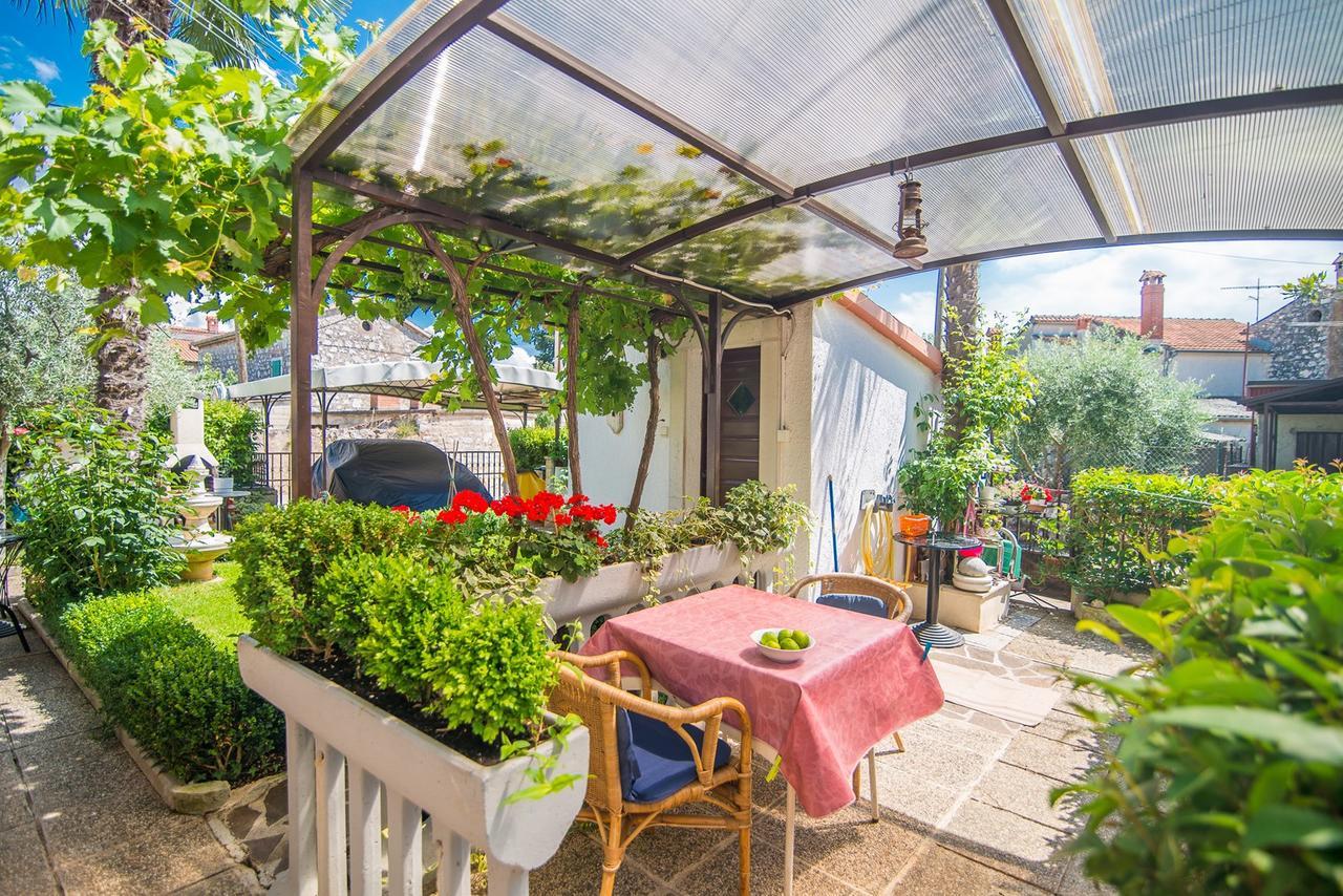 Apartment Vilma Funtana Exterior photo